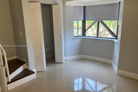 Townhouse in Miami, Florida 1 bedroom, 57.97 sq.m. № 1345147 - photo 13