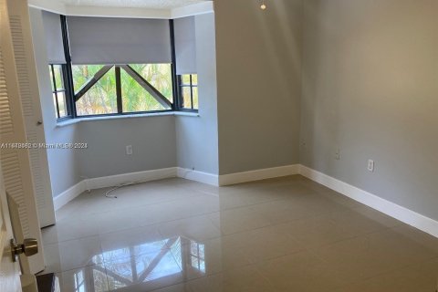 Townhouse in Miami, Florida 1 bedroom, 57.97 sq.m. № 1345147 - photo 12