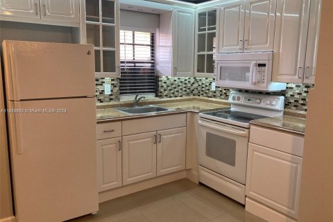 Adosado en alquiler en Miami, Florida, 1 dormitorio, 57.97 m2 № 1345147 - foto 6