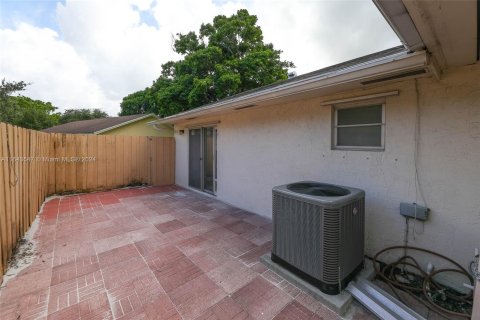 Casa en venta en Davie, Florida, 3 dormitorios, 122.35 m2 № 1333345 - foto 24