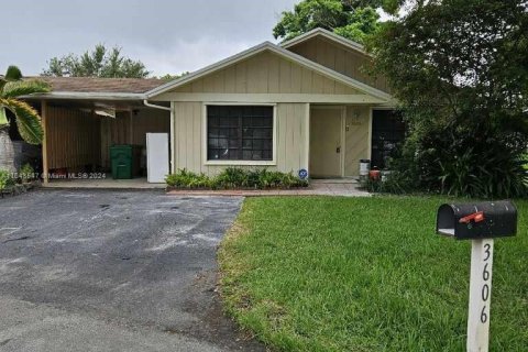 Villa ou maison à vendre à Davie, Floride: 3 chambres, 122.35 m2 № 1333345 - photo 3