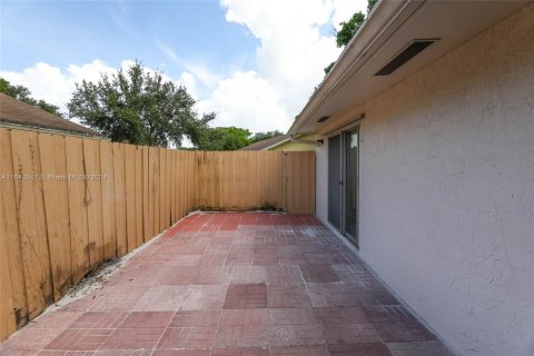 Casa en venta en Davie, Florida, 3 dormitorios, 122.35 m2 № 1333345 - foto 25