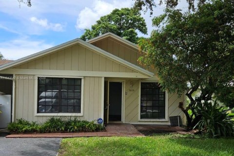 Villa ou maison à vendre à Davie, Floride: 3 chambres, 122.35 m2 № 1333345 - photo 2