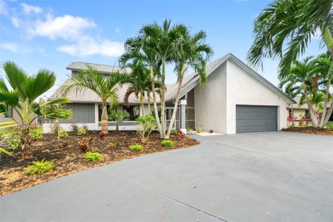 House in Cape Coral, Florida 4 bedrooms, 213.21 sq.m. № 1342556 - photo 2