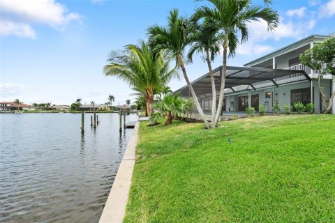 House in Cape Coral, Florida 4 bedrooms, 213.21 sq.m. № 1342556 - photo 16