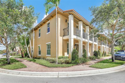 Townhouse in Pembroke Pines, Florida 3 bedrooms, 154.22 sq.m. № 1237281 - photo 2