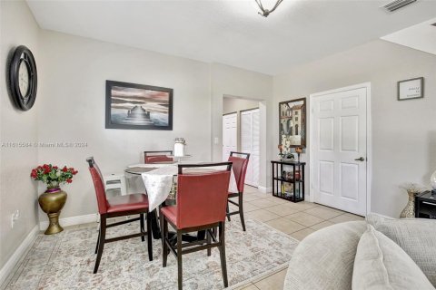 Touwnhouse à vendre à Pembroke Pines, Floride: 3 chambres, 154.22 m2 № 1237281 - photo 6