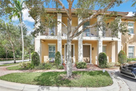 Townhouse in Pembroke Pines, Florida 3 bedrooms, 154.22 sq.m. № 1237281 - photo 1