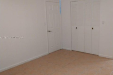 Condo in Lauderdale Lakes, Florida, 1 bedroom  № 1033548 - photo 12