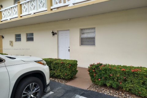 Купить кондоминиум в Лодердейл-Лейкс, Флорида 1 спальня, 63.55м2, № 1033548 - фото 15