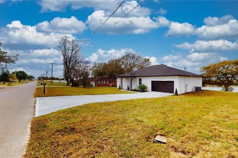 House in Sebring, Florida 4 bedrooms, 160.44 sq.m. № 1327159 - photo 21