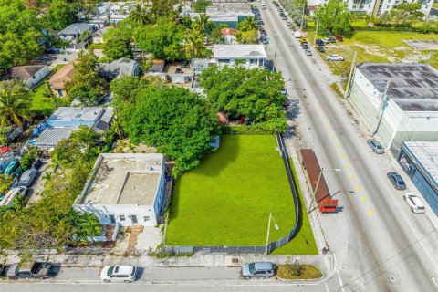 Commercial property in Miami, Florida № 1057733 - photo 2