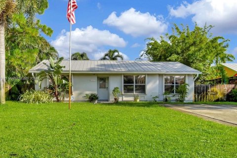 House in Delray Beach, Florida 3 bedrooms, 101.45 sq.m. № 1381796 - photo 1