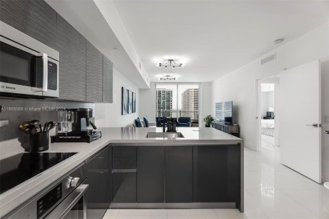 Condo in Miami, Florida, 1 bedroom  № 1381795 - photo 1