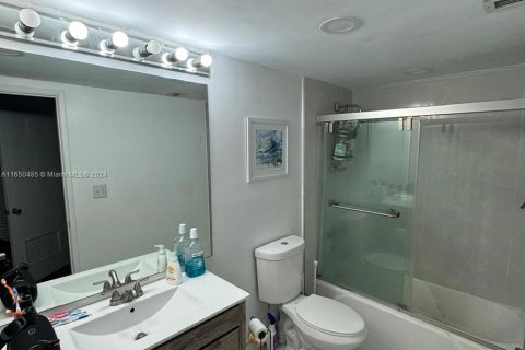 Condominio en alquiler en Sunny Isles Beach, Florida, 1 dormitorio, 93.37 m2 № 1333547 - foto 10