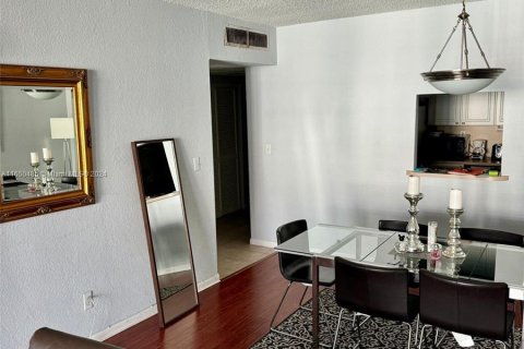 Condominio en alquiler en Sunny Isles Beach, Florida, 1 dormitorio, 93.37 m2 № 1333547 - foto 8