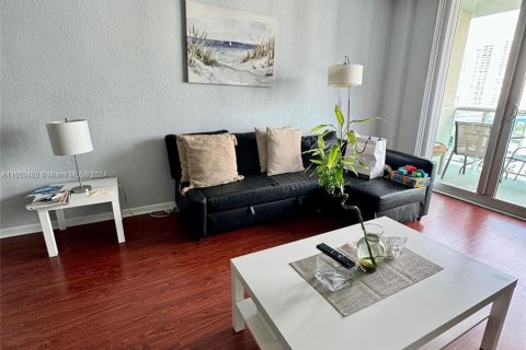 Condo in Sunny Isles Beach, Florida, 1 bedroom  № 1333547 - photo 2