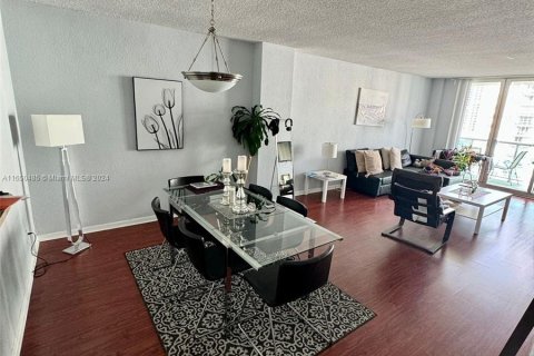 Condo in Sunny Isles Beach, Florida, 1 bedroom  № 1333547 - photo 1