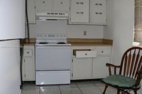 Condo in Lauderdale Lakes, Florida, 2 bedrooms  № 1159174 - photo 4