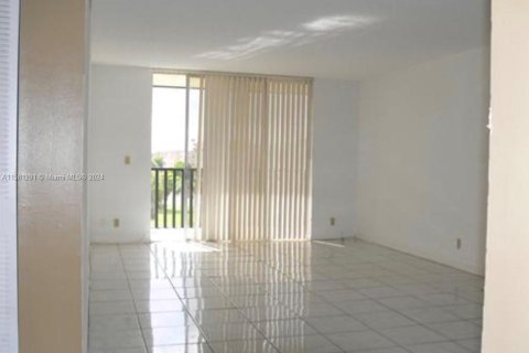 Copropriété à vendre à Lauderdale Lakes, Floride: 2 chambres, 93.83 m2 № 1159174 - photo 2