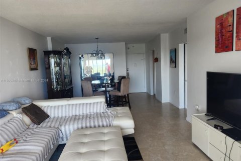 Condo in Sunny Isles Beach, Florida, 1 bedroom  № 1210047 - photo 15