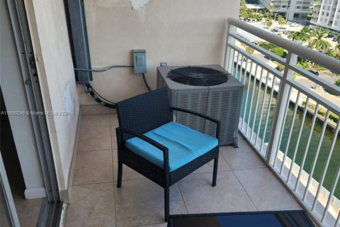 Condo in Sunny Isles Beach, Florida, 1 bedroom  № 1210047 - photo 13