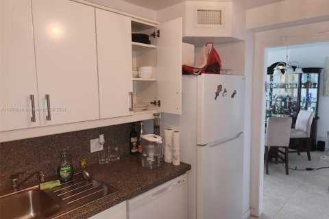 Condo in Sunny Isles Beach, Florida, 1 bedroom  № 1210047 - photo 4