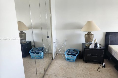 Condo in Sunny Isles Beach, Florida, 1 bedroom  № 1210047 - photo 10