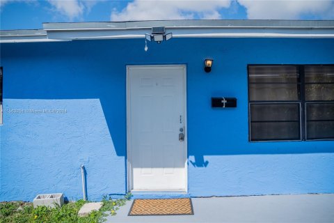 Villa ou maison à vendre à Hallandale Beach, Floride: 2 chambres, 74.88 m2 № 1098301 - photo 5
