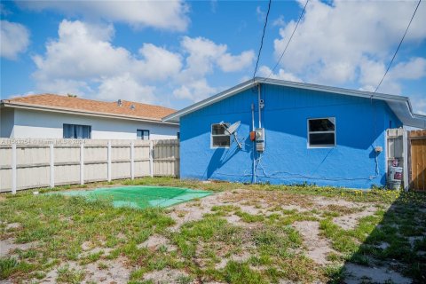 Casa en venta en Hallandale Beach, Florida, 2 dormitorios, 74.88 m2 № 1098301 - foto 21