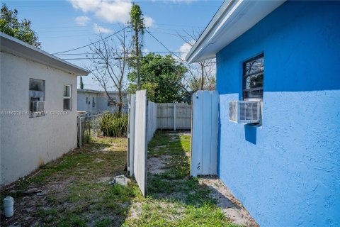 Villa ou maison à vendre à Hallandale Beach, Floride: 2 chambres, 74.88 m2 № 1098301 - photo 23