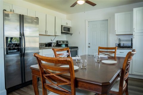 Casa en venta en Hallandale Beach, Florida, 2 dormitorios, 74.88 m2 № 1098301 - foto 11