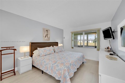 Condo in Deerfield Beach, Florida, 2 bedrooms  № 1098346 - photo 14