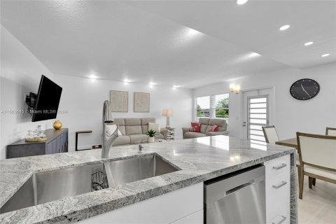 Copropriété à vendre à Deerfield Beach, Floride: 2 chambres, 78.13 m2 № 1098346 - photo 13