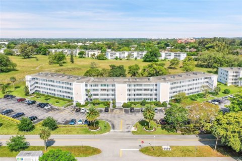 Condo in Deerfield Beach, Florida, 2 bedrooms  № 1098346 - photo 1