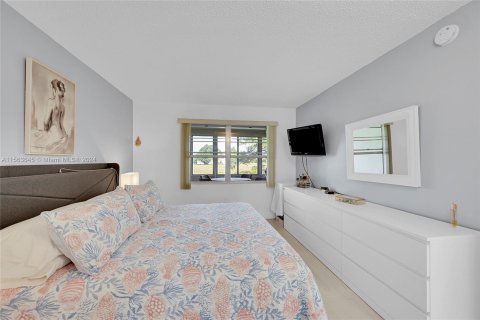 Condo in Deerfield Beach, Florida, 2 bedrooms  № 1098346 - photo 15