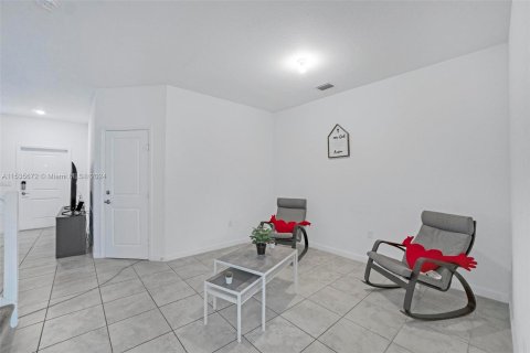 Townhouse in Miami, Florida 4 bedrooms, 178.37 sq.m. № 1017629 - photo 10