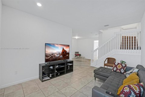 Townhouse in Miami, Florida 4 bedrooms, 178.37 sq.m. № 1017629 - photo 6