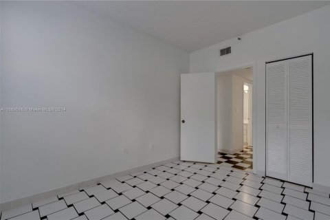 Townhouse in Sunny Isles Beach, Florida 3 bedrooms, 220.18 sq.m. № 1386060 - photo 12