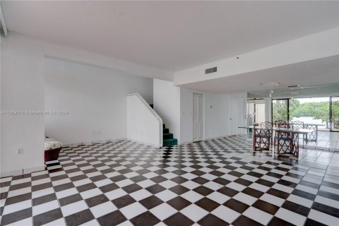 Townhouse in Sunny Isles Beach, Florida 3 bedrooms, 220.18 sq.m. № 1386060 - photo 6