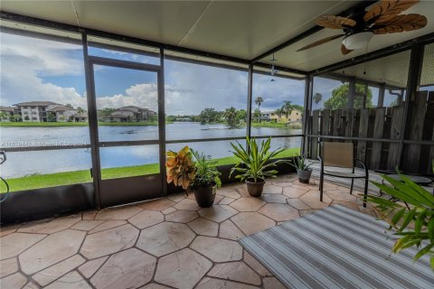 Adosado en venta en Sunrise, Florida, 3 dormitorios, 156.08 m2 № 1240574 - foto 15