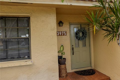 Townhouse in Sunrise, Florida 3 bedrooms, 156.08 sq.m. № 1240574 - photo 3