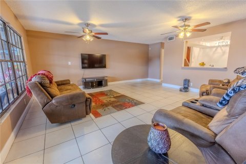 Townhouse in Sunrise, Florida 3 bedrooms, 156.08 sq.m. № 1240574 - photo 4