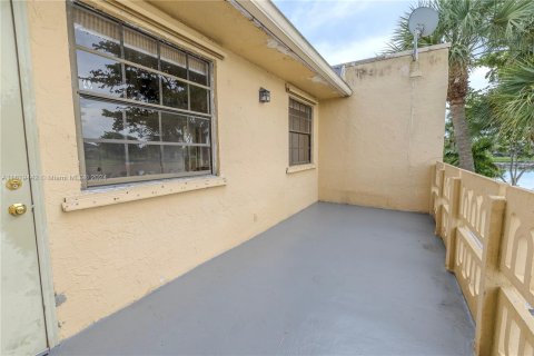 Townhouse in Sunrise, Florida 3 bedrooms, 156.08 sq.m. № 1240574 - photo 10