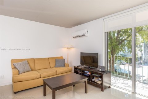 Copropriété à vendre à Miami Beach, Floride: 1 chambre, 53.42 m2 № 1046922 - photo 2