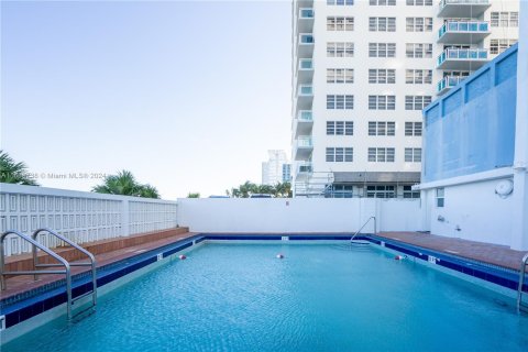 Condominio en venta en Miami Beach, Florida, 1 dormitorio, 49.42 m2 № 1418512 - foto 2