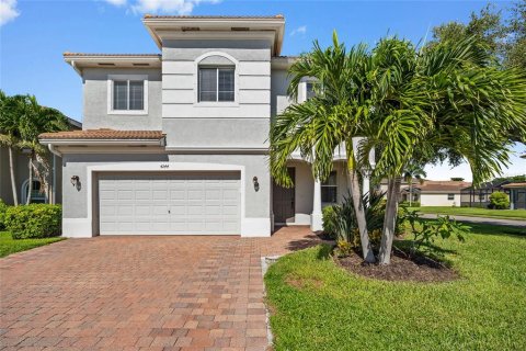 Villa ou maison à vendre à Punta Gorda, Floride: 5 chambres, 289.76 m2 № 1353050 - photo 1