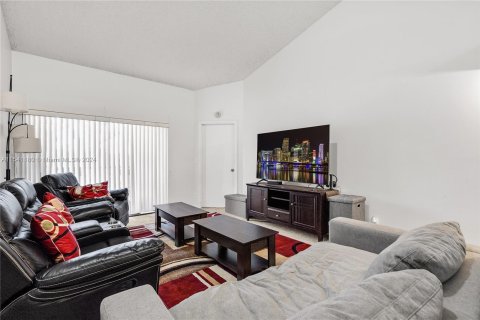 Condominio en venta en Margate, Florida, 2 dormitorios, 79.9 m2 № 1037428 - foto 12