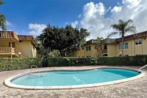 Condo in Lauderdale Lakes, Florida, 3 bedrooms  № 1171413 - photo 7