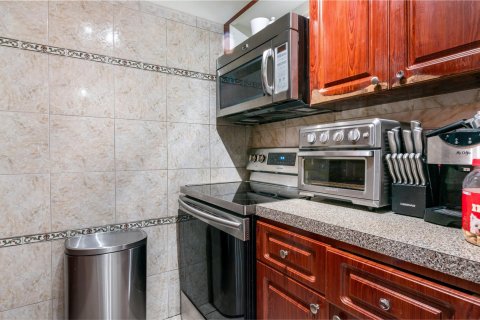 Condo in Lauderdale Lakes, Florida, 3 bedrooms  № 1171413 - photo 19